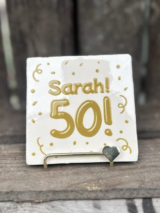Tegeltje Sarah! 50! (beige)