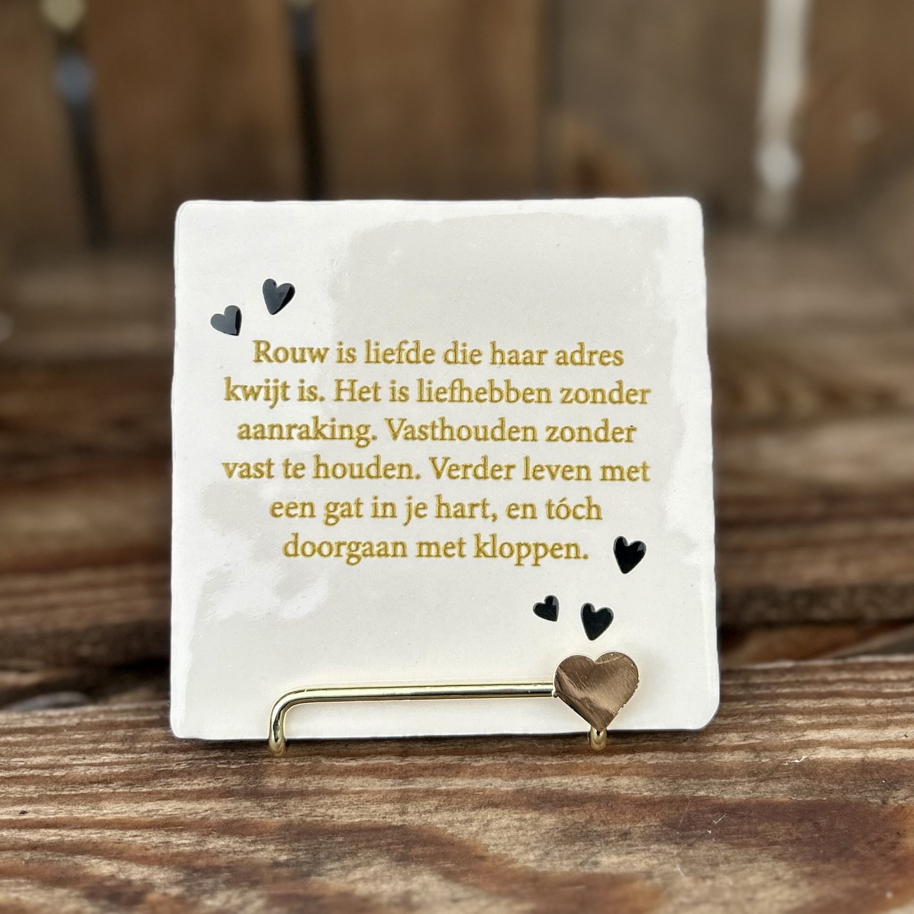 Tegeltje Rouw is liefde die haar adres kwijt is.