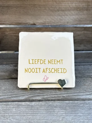Tegeltje Liefde neemt nooit afscheid (roze vlinder)