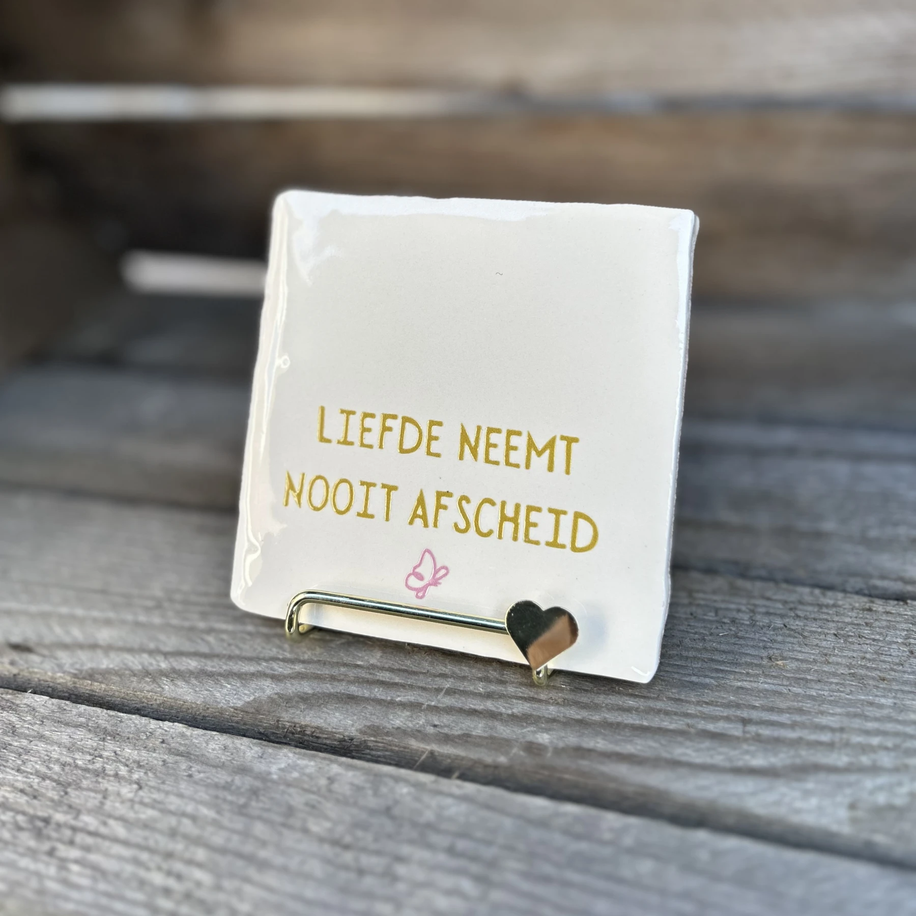 Tegeltje Liefde neemt nooit afscheid (roze vlinder) - Afbeelding 2