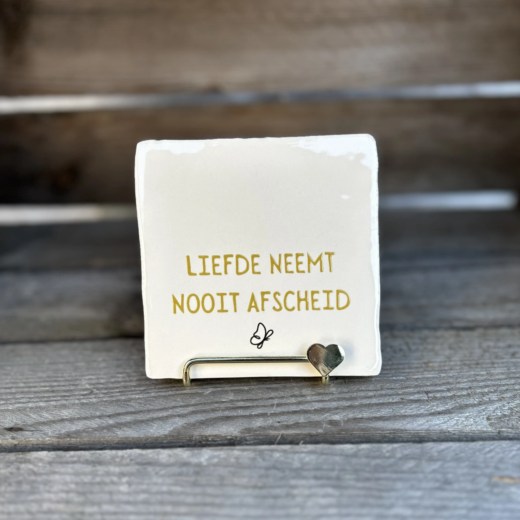 Tegeltje Liefde neemt nooit afscheid (zwarte vlinder)