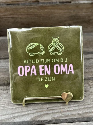 Tegeltje Altijd fijn om bij opa en oma te zijn (groen)