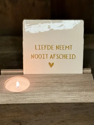 Houten tegelhouder met waxinelichtje