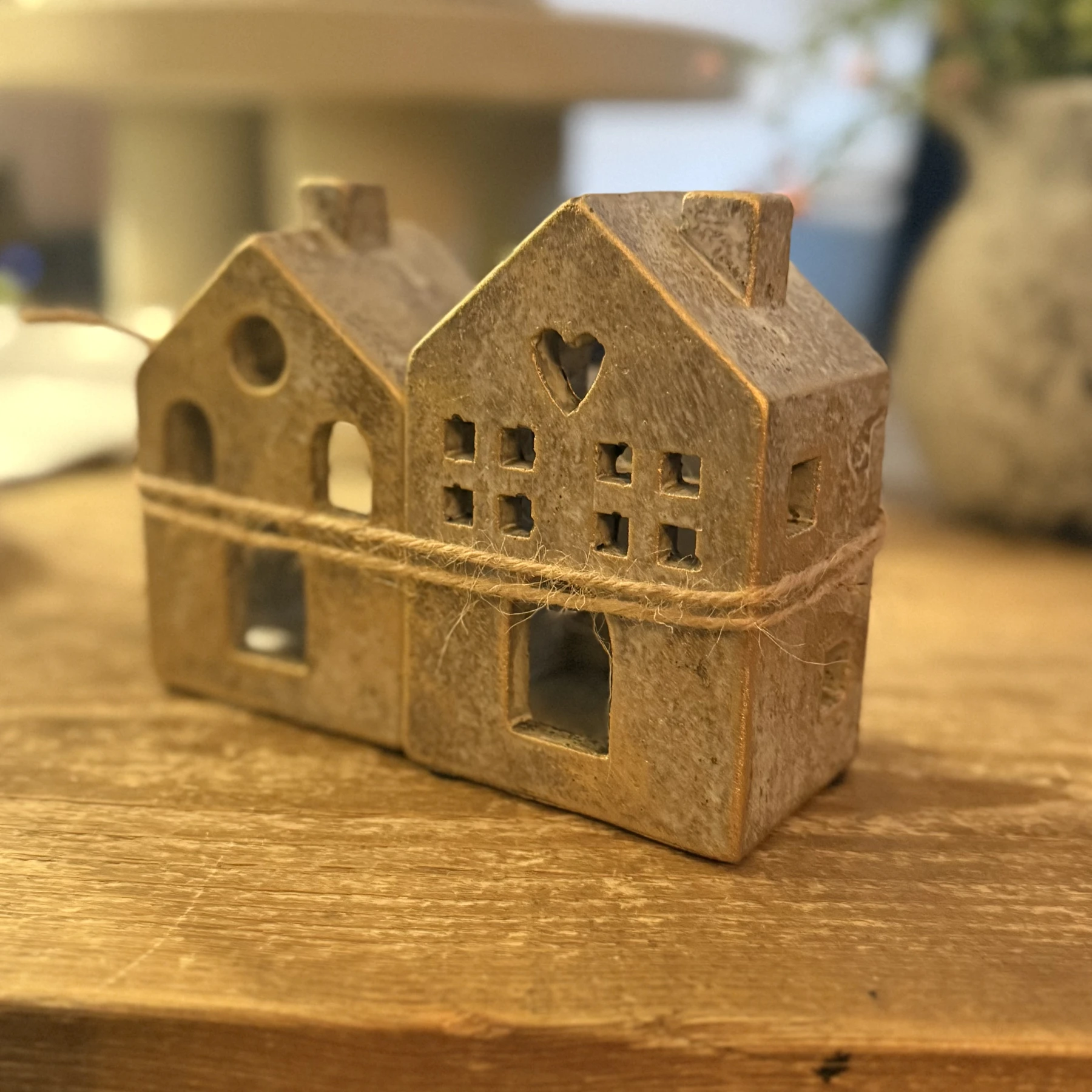 π β¨ Set van 2 Gouden Stenen Huisjes β Waxinelichthouders β 8x6x12 cm - Afbeelding 3